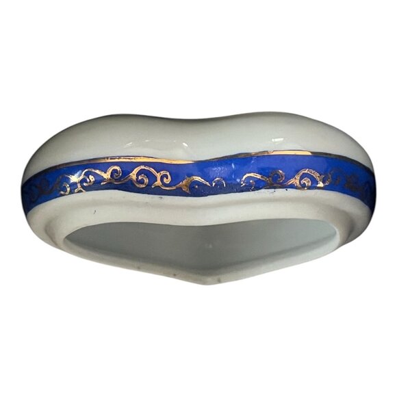 Vintage Japan Heart-Shaped Porcelain Trinket Box – Blue Floral with Gold Trim – - Picture 6 of 10